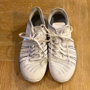 Women’s Nike tennis shoes